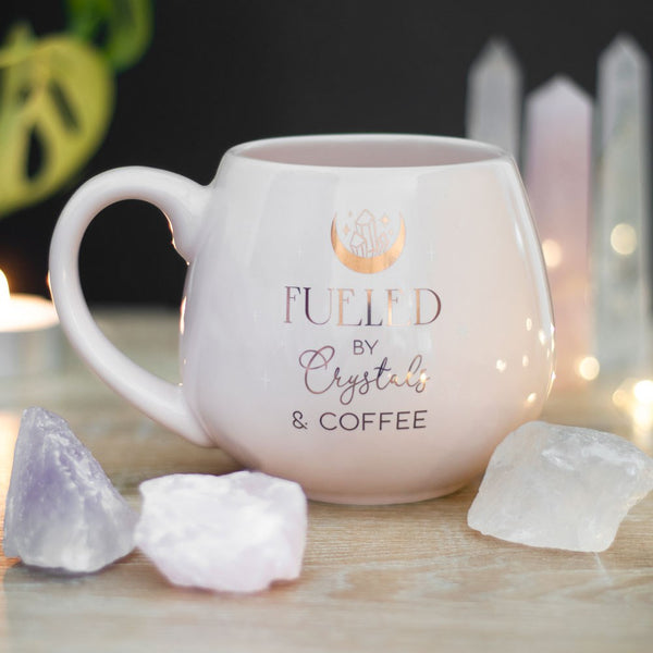Tasse "Fueled by Crystals & Coffee"